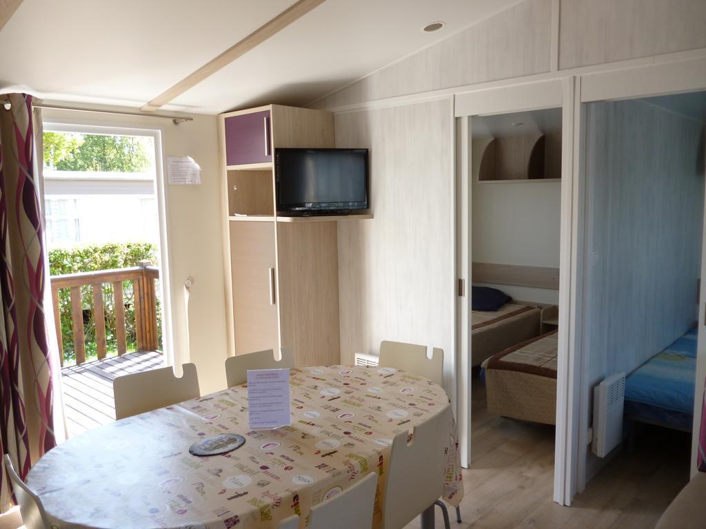 Auberge Des Etangs Roussent Kamer foto