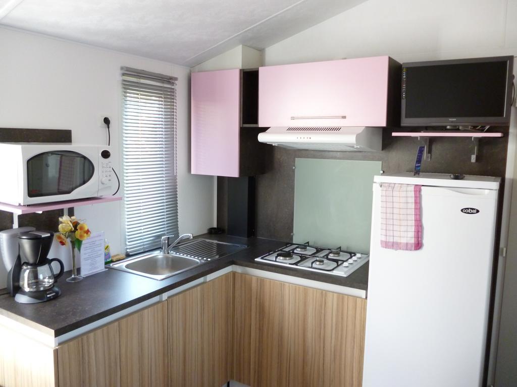 Auberge Des Etangs Roussent Kamer foto