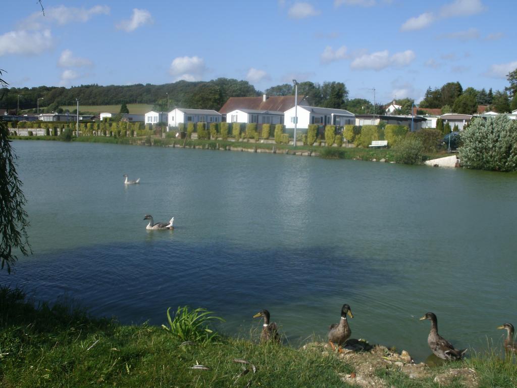Auberge Des Etangs Roussent Buitenkant foto