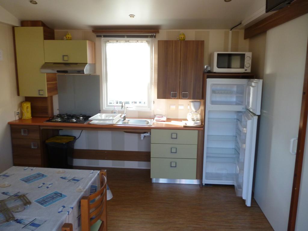Auberge Des Etangs Roussent Buitenkant foto